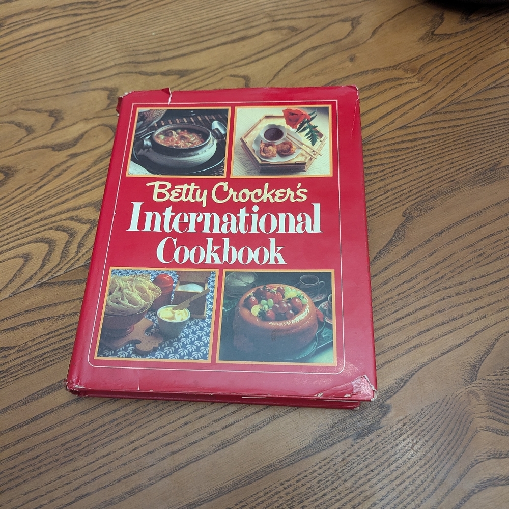 Betty Crocker Red International Cookbook. Hardcover. 1980. 7x9 Inches. GUC.